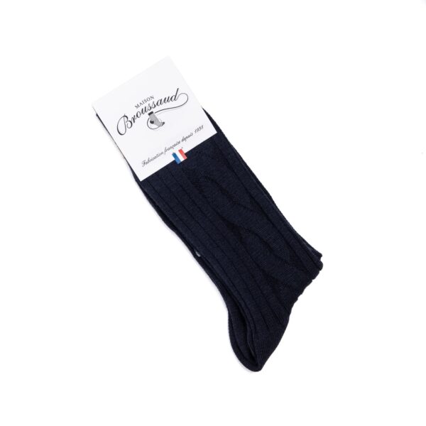 Chaussettes homme les torsades marine à plat avec cavalier de présentation